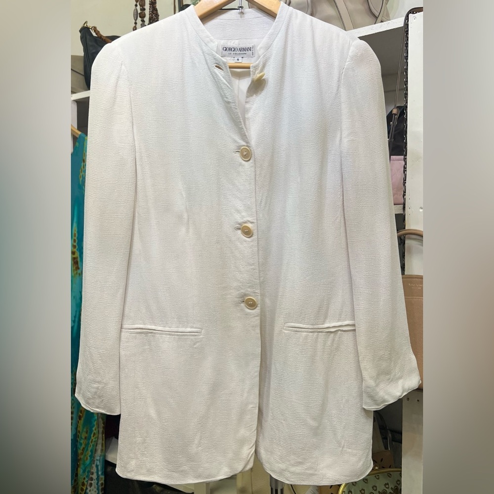 Giorgio Armani Collezioni - Winter white long blazer with an unstructured fit. 6